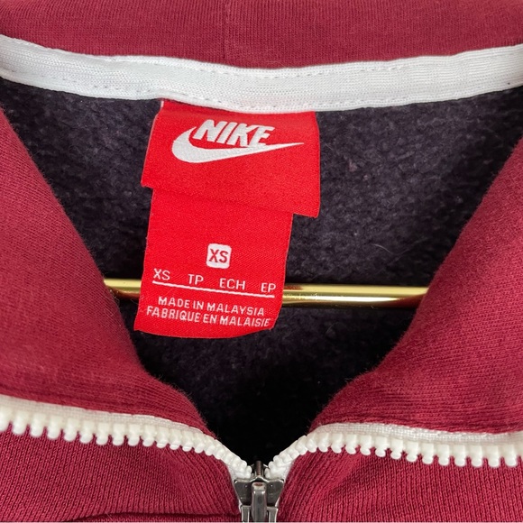 Nike Sportswear Colorblock Graphic Athletic Performance Pullover Sweatshirt - Picture 13 of 16